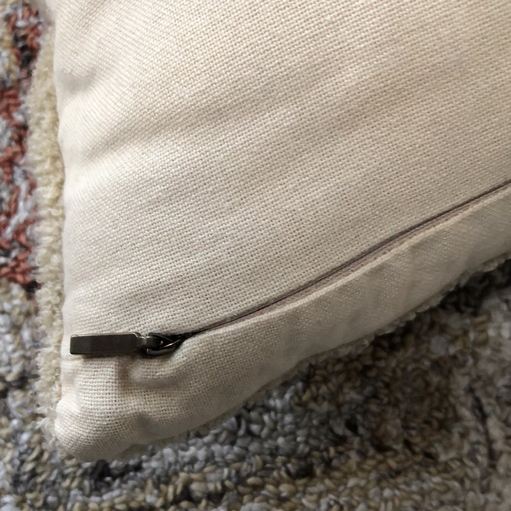 Pillow and insert - Picture 5 of 5